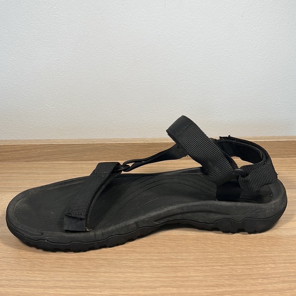 Gently worn Teva black velcro sandals size 13 NO box - Picture 6 of 10